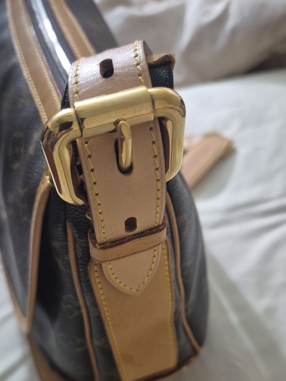 Louis Vuitton Tan Leather Strap with Gold Hardware - Picture 11 of 16